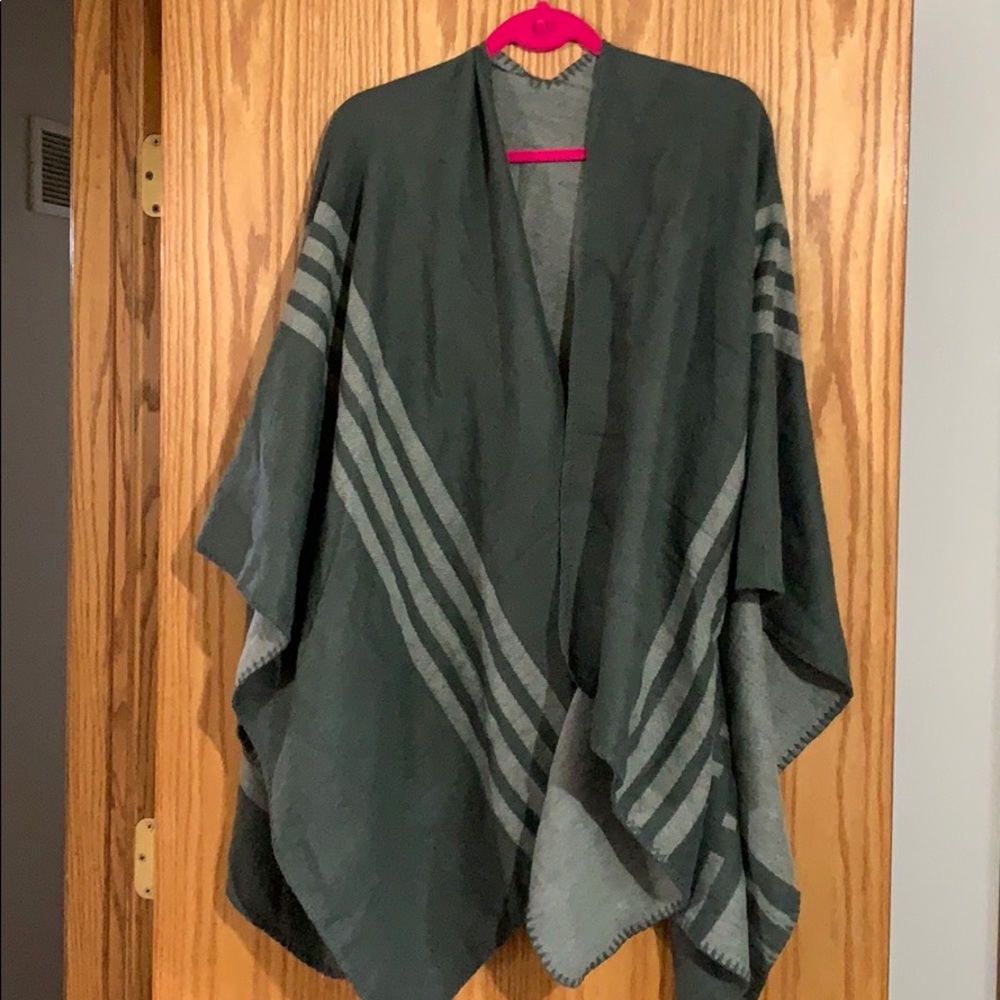 BB Dakota Reversible Poncho